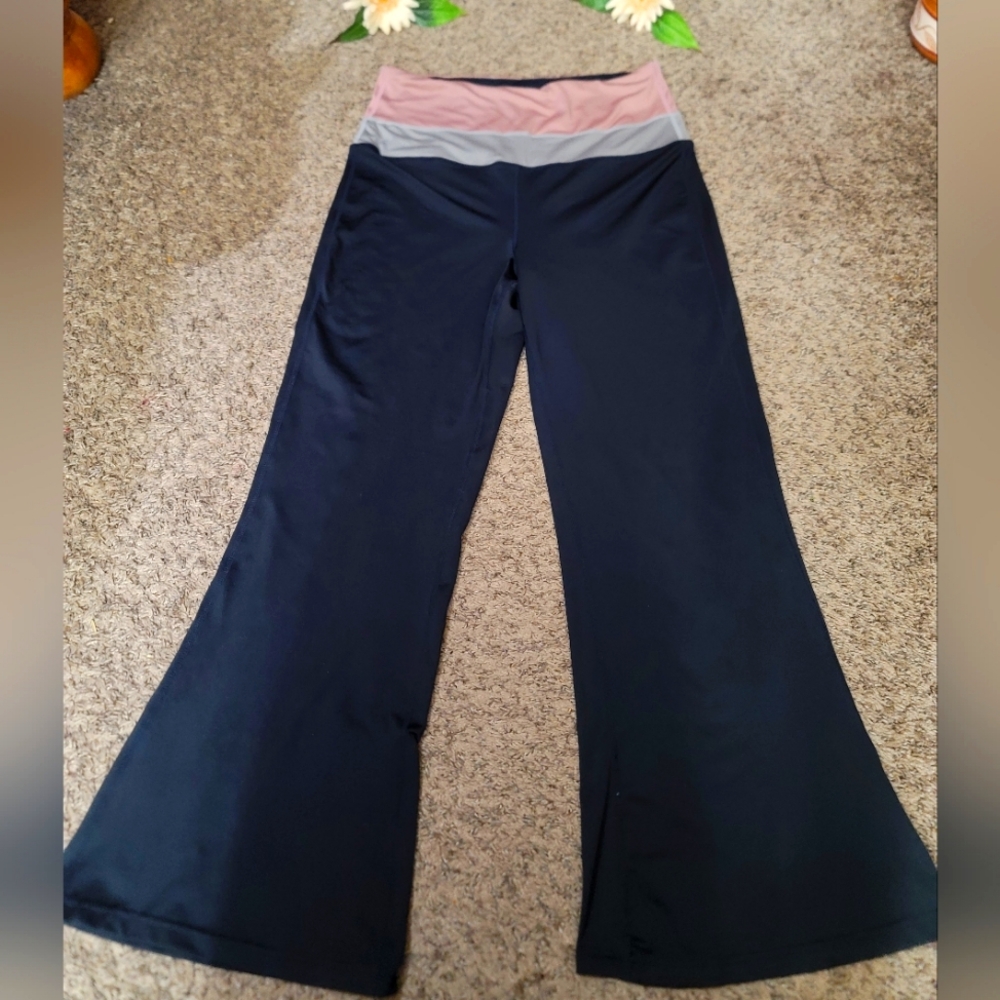 Shadow Sport Pants good condition color black Whith pink